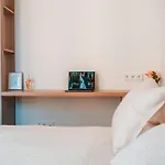 Luxe City - Modern & Spacious 2Br With Balcony View