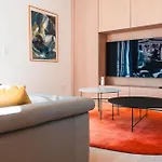 Luxe City - Modern & Spacious 2Br With Balcony View