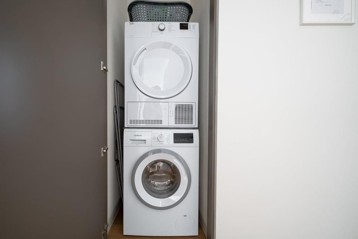 Apartment Luxe - Modern & Spacious 2br With Balcony View *