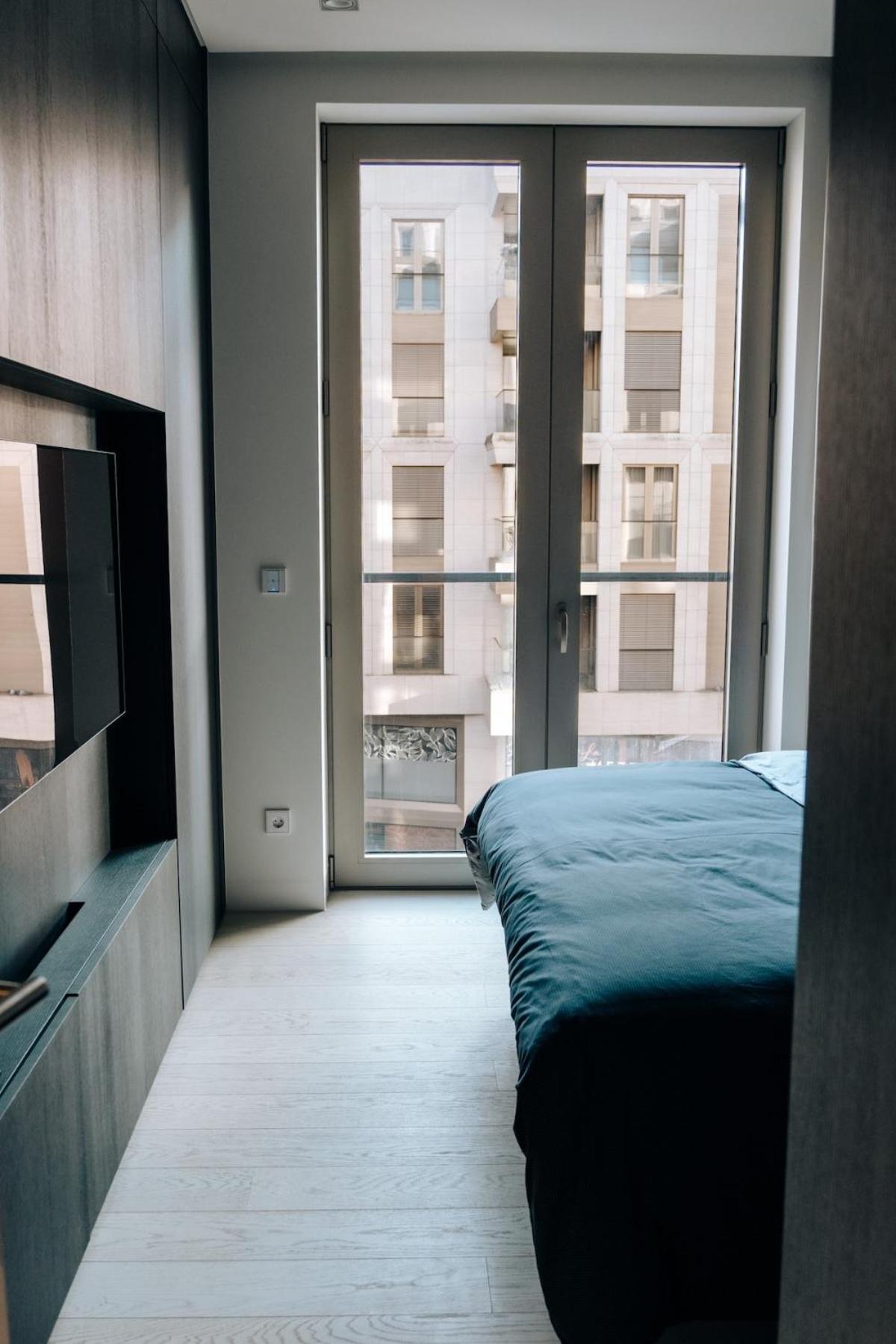 Luxe - Modern & Spacious 2br With Balcony View Apartment *