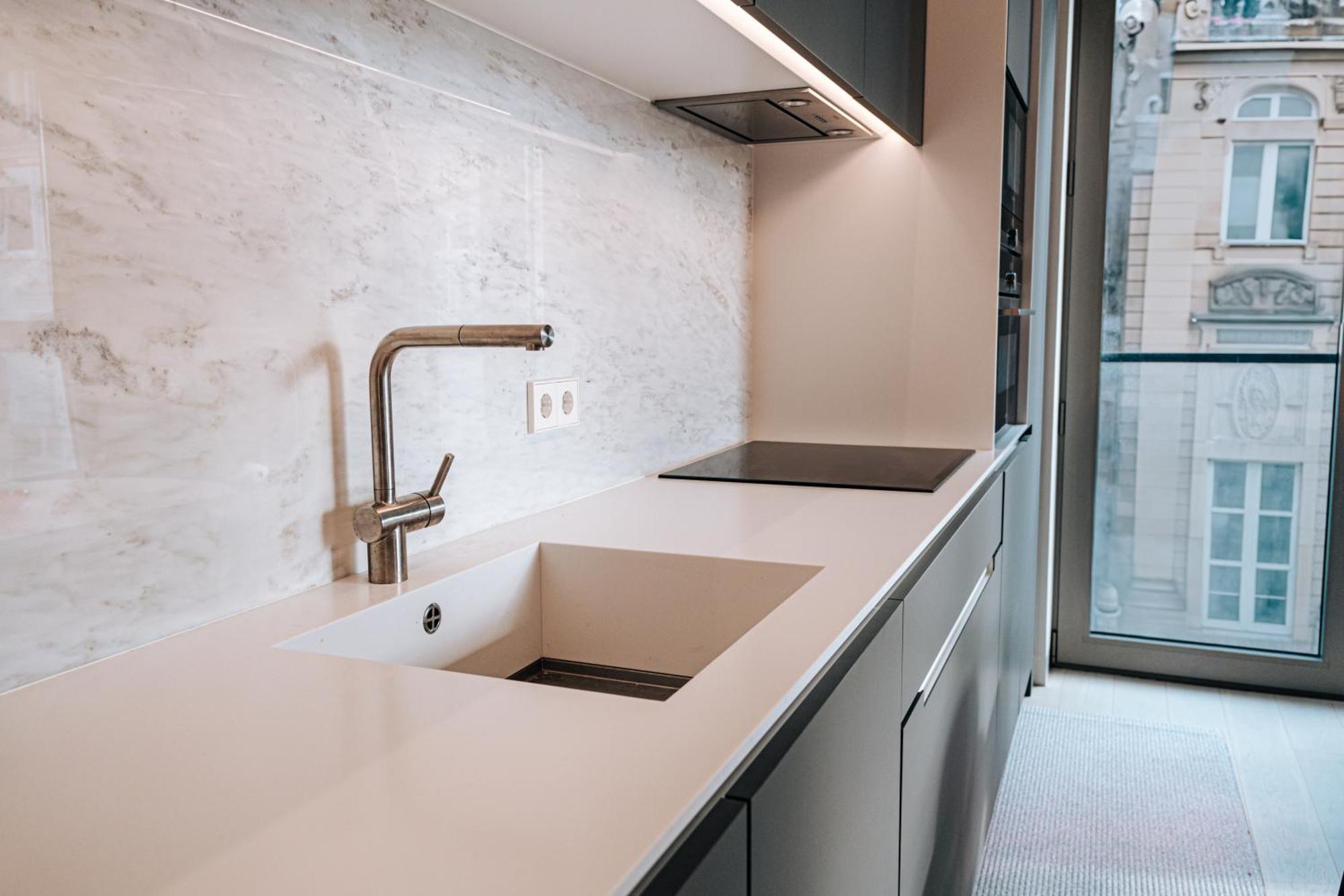 Luxe - Modern & Spacious 2br With Balcony View Luxemburg