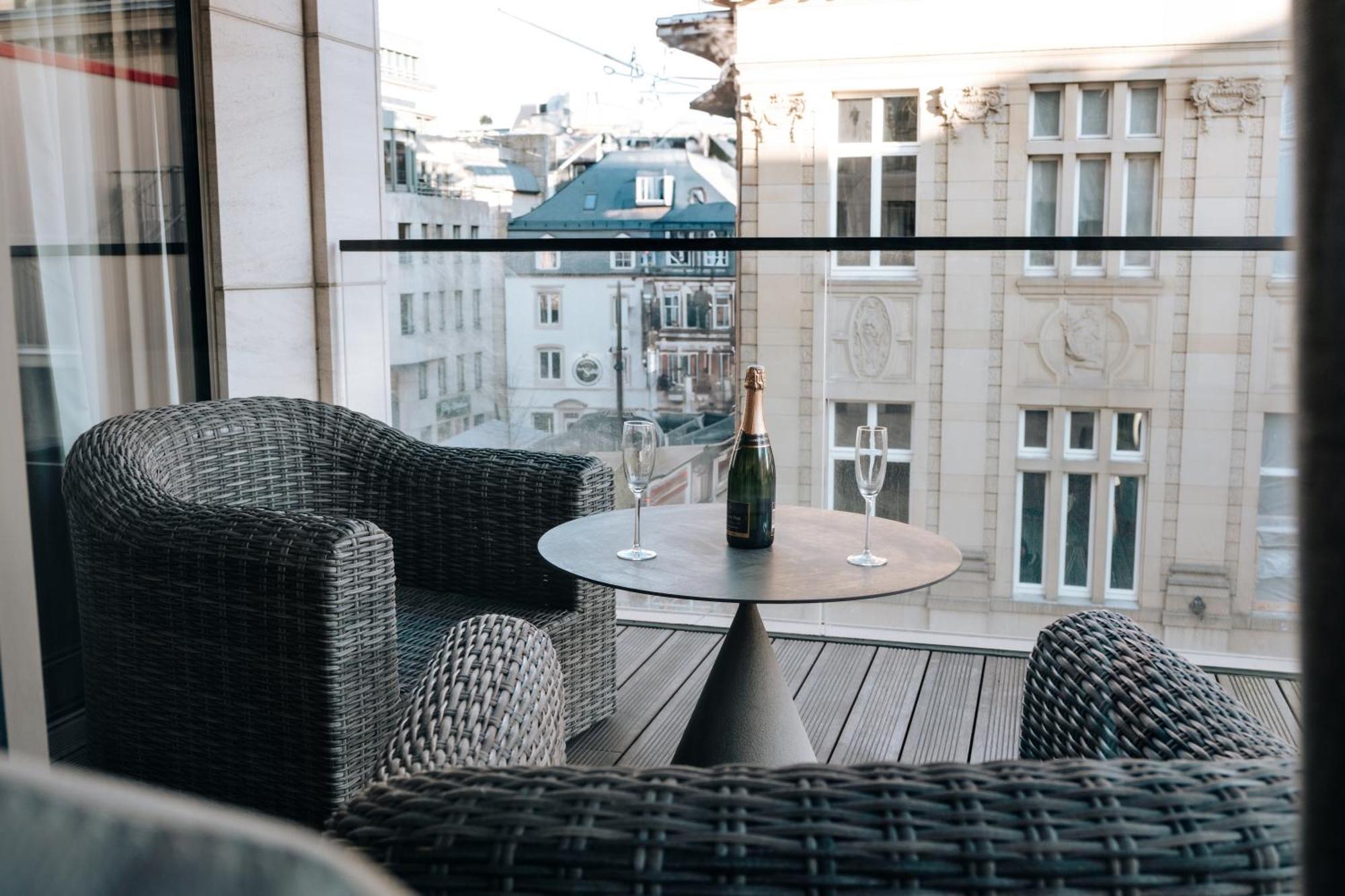 Luxe - Modern & Spacious 2br With Balcony View Apartment