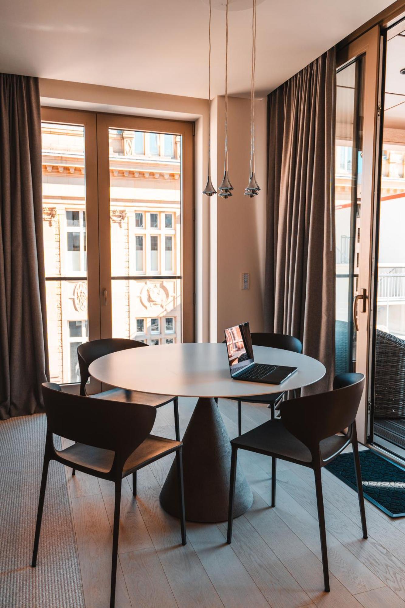 Luxe - Modern & Spacious 2br With Balcony View * Luxembourg