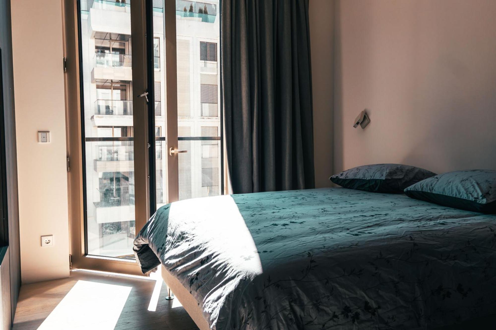 Luxe - Modern & Spacious 2br With Balcony View Apartment *